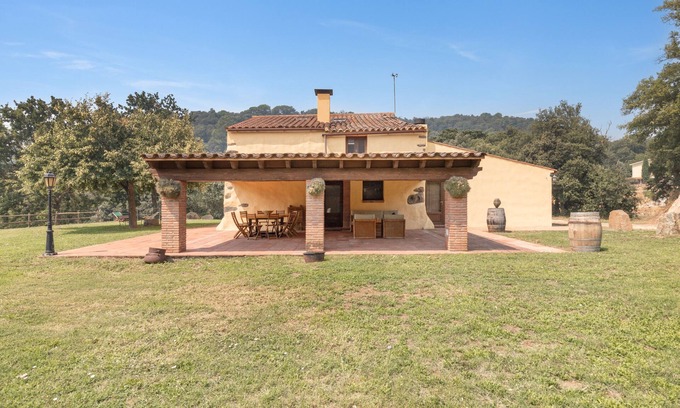 Sant Iscle de Vallalta House | Country House 'Rocosa' with Mountain View, Wi-Fi and Air Conditioning