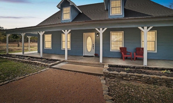 Henly House | Country Farmhouse on 9 Acres.
