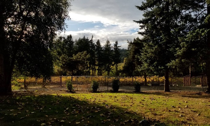 Federal Way House | Country Retreat with Spa, Breakfast & Wine Country Access