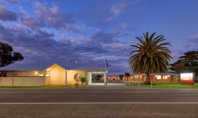 Cowra Hotel | Relax at Country Gardens Motor Inn - Guest Rated 9/10