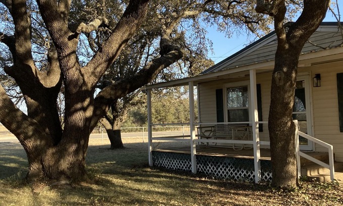 Coleman House | Idyllic Retreat at Eleven Oaks Ranch - 9.8/10 Guest Rated