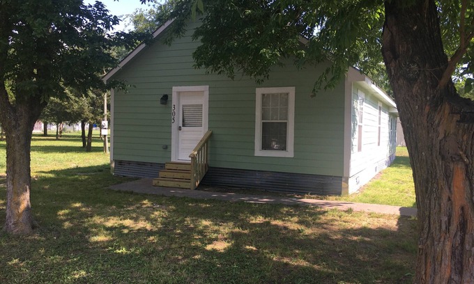 Lone Oak House | Relaxing Country Retreat Near Wind Point Park with Spa & Lake Views