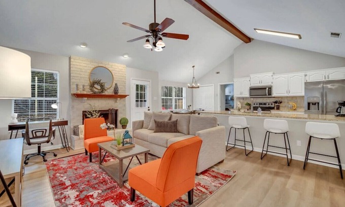 Richmond Hill House | Tranquil Country Getaway near Savannah with Spa & Breakfast