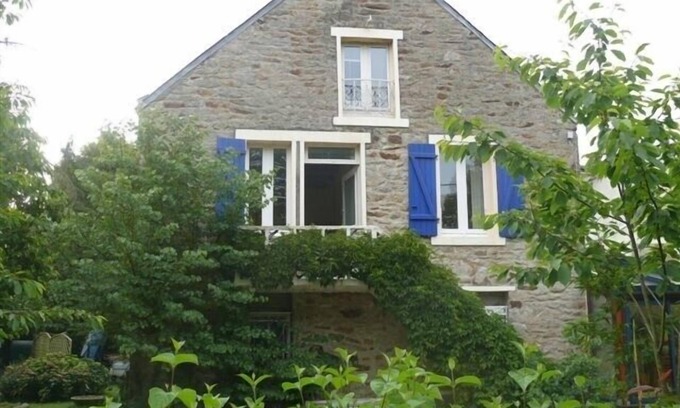 Sulniac Cottage | Serene Country Gite Near the Sea with Hot Tub & Pool