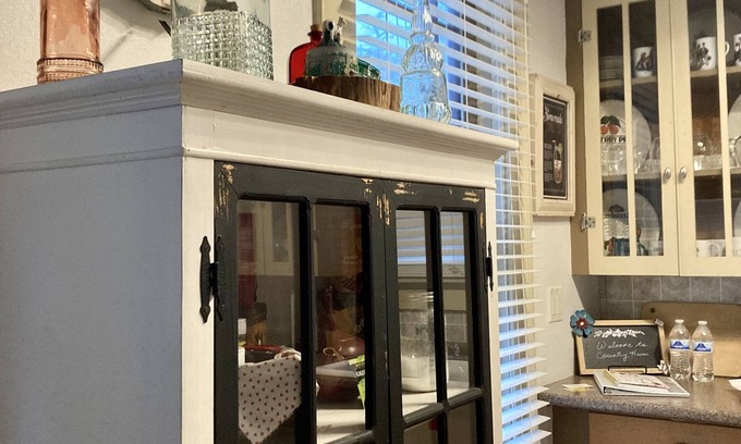 Caldwell House | Idyllic Country Haven near Kyle Field with Family Amenities