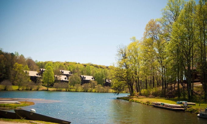 Cleveland Apartment | Tranquil Retreat at Mountain Lakes with Spa & Lake Views