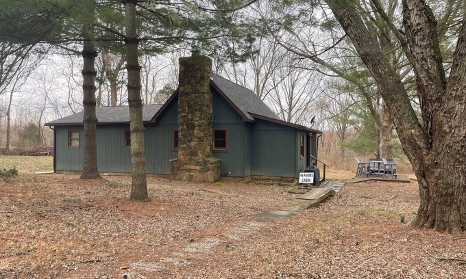 Anna House | Idyllic Country Cabin Retreat Near Wineries & Town
