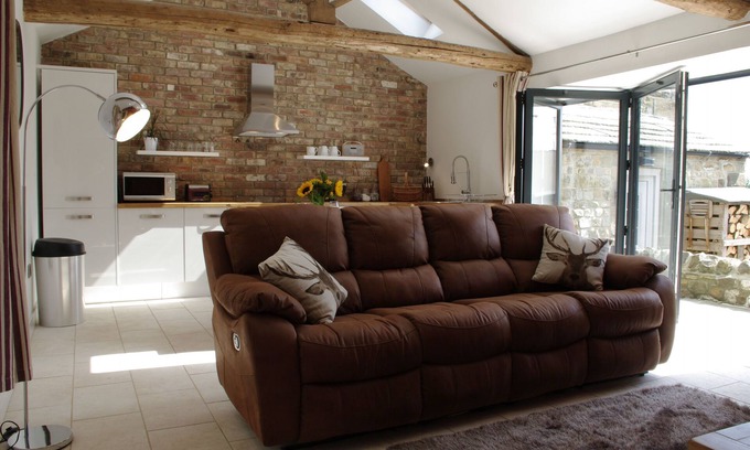 Lofthouse House | Pet-Friendly Getaway: Holt Barn Near Kirkby Malzeard