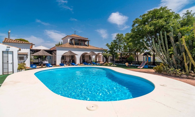 Marchena House | Country House 'La Perla' with Private Pool, Wi-Fi, and Air Conditioning