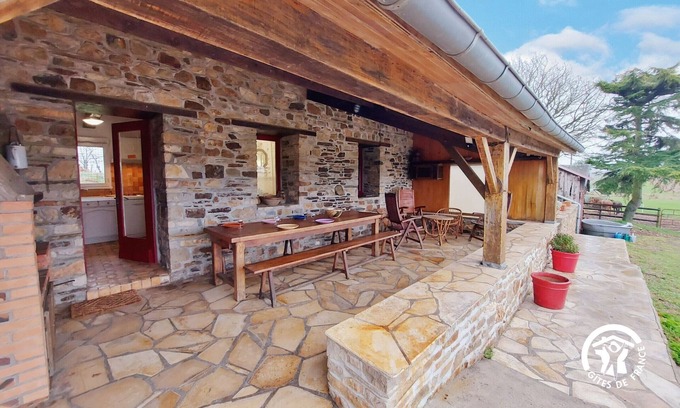 Saint-Aignan-sur-Roe Cottage | Country house with terrace and fireplace, accessible for PRM, near water activities