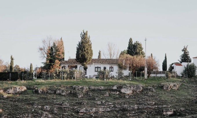 Dosbarrios Cottage | Relaxing Country Home in Dosbarrios, Toledo with Pool