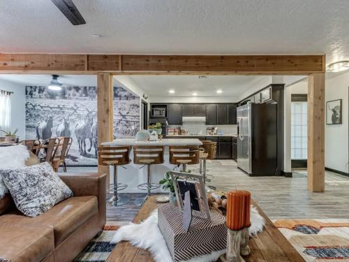 Blanchard House | Country home near Norman on 5 ac