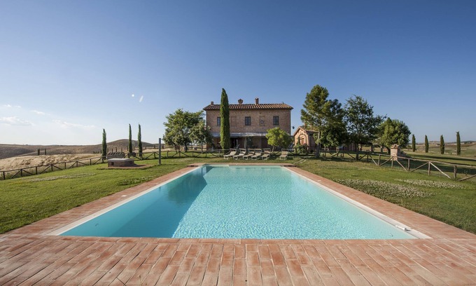 Monteroni d'Arbia Apartment | Tranquil Country House in Poggio with Pool and Ocean View