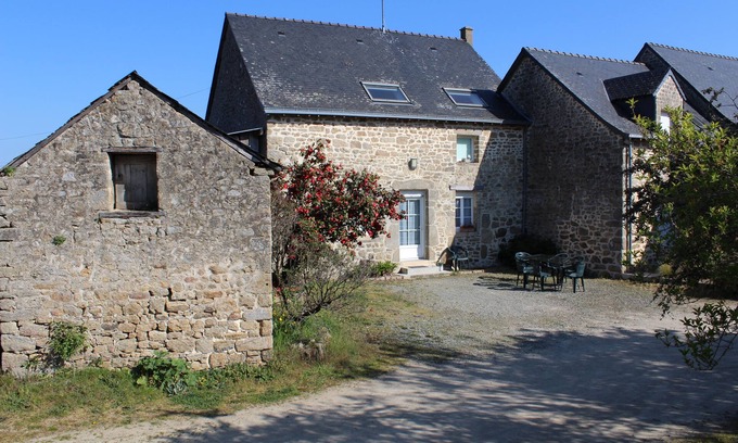 Hambers Cottage | Ideal Country House for Families with Ocean Views & Pool