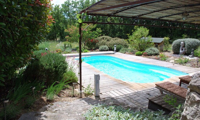 Caseneuve House | Idyllic Country House with Pool at the Foot of Luberon