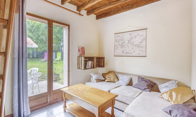 Devay Villa | Cozy Country House Near Canal du Nivernais - Pet Friendly