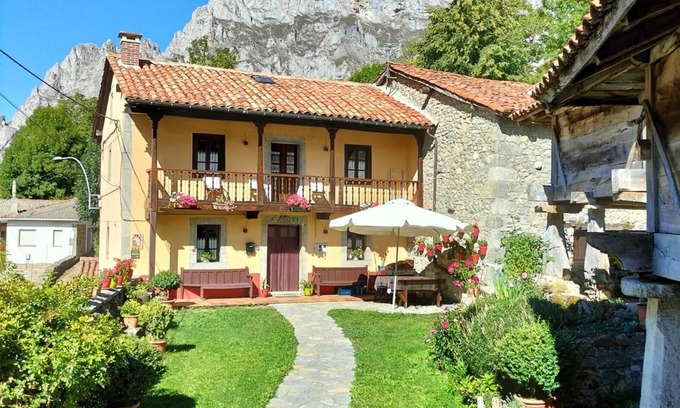 Cordinanes House | Country House 'El Jermoso' with Mountain View, Private Terrace and Wi-Fi