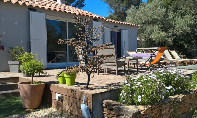 La Cadiere-d'Azur House | Cozy Country House Steps from Lecques Beach with Ocean View