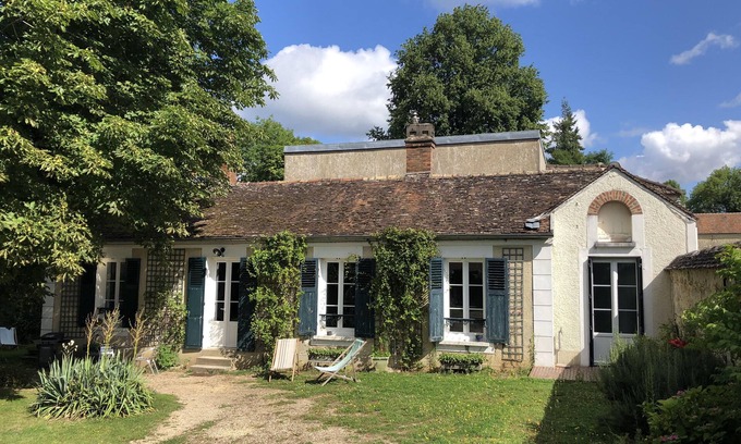 Samoreau House | Pet-Friendly Country House with Top Guest Rating of 10/10