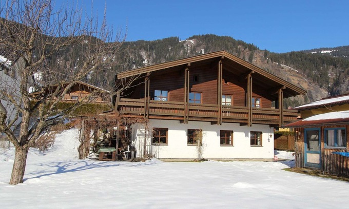 Goldegg Villa | Relaxing Country House in Goldegg with Spa and Sauna