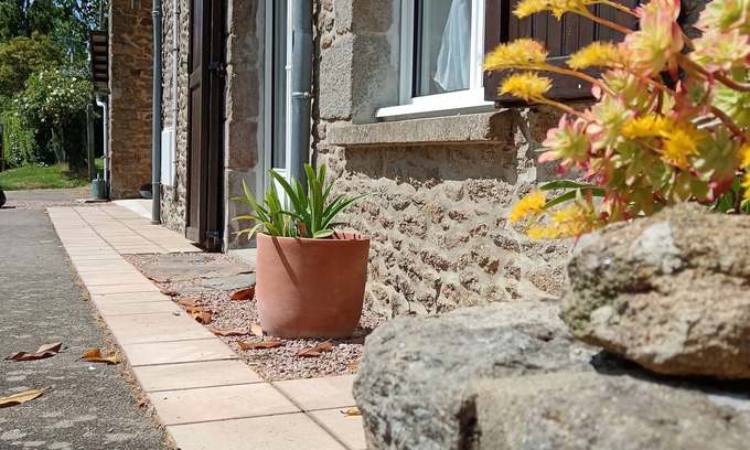 Saint-Pierre-de-Plesguen House | Idyllic Country House: Pet Friendly in Village Center