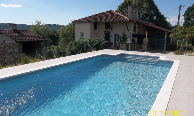 Linac House | Idyllic Country House Getaway in Ségala Lot - Rated 9.8