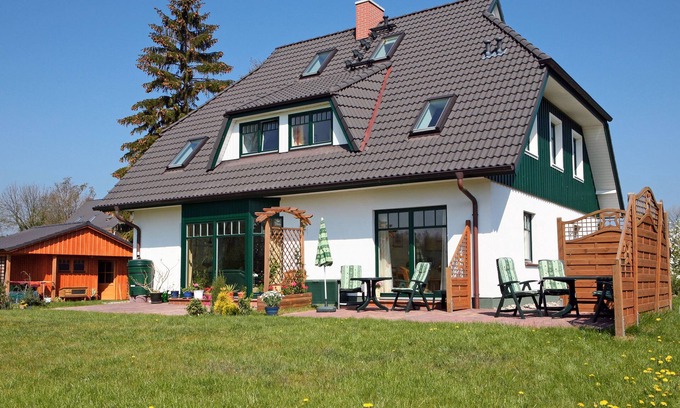 Ostseebad Prerow Apartment | Experience Country House Jahn: Family-Friendly Apartment