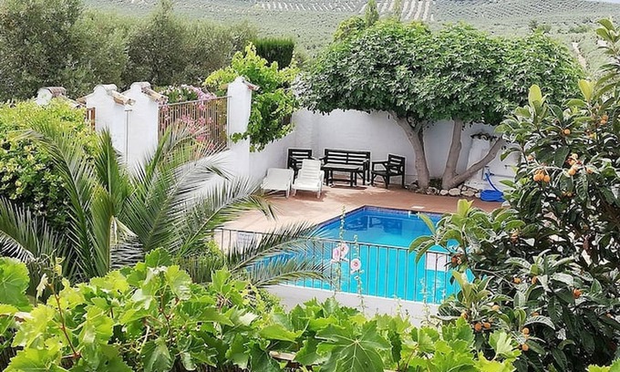 Cazorla House | Country House 'La Parra' with Mountain View, Shared Pool and Wi-Fi