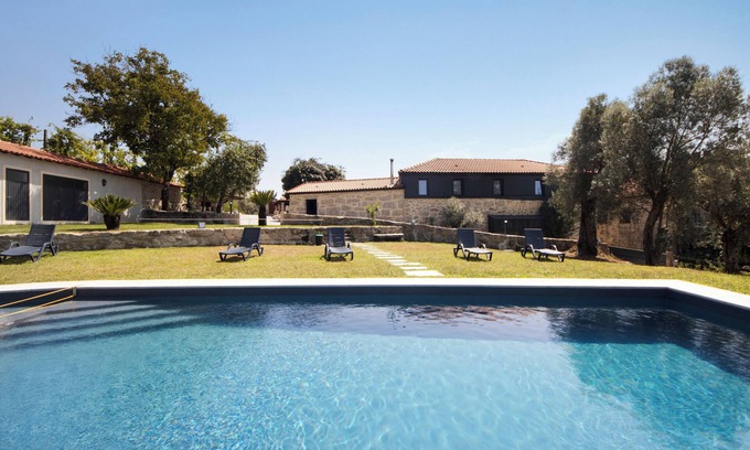 Rossas Villa | Country House 'Quinta De Ramil' with Mountain View, Wi-Fi and Air Conditioning