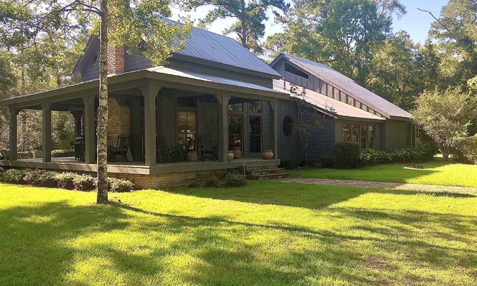 Lacombe House | Explore the Country House Retreat: Guest Rated 9.8 in Lacombe