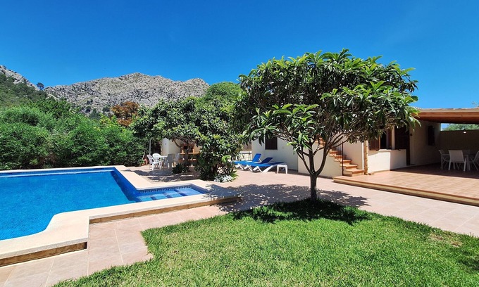 Pollensa Villa | Scenic Country House with Pool and Free Wi-Fi Awaits
