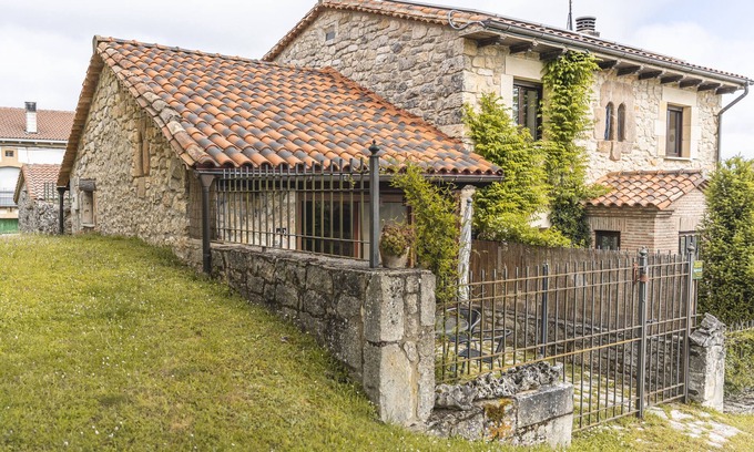 La Rad House | Villamoronta Country House: Mountain Views & Private Terrace