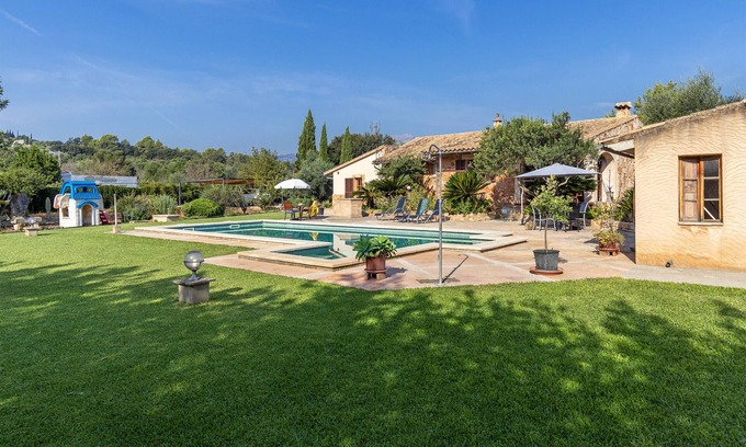 Ullaro Cottage | Beautiful Country House with Pool and Garden Retreat