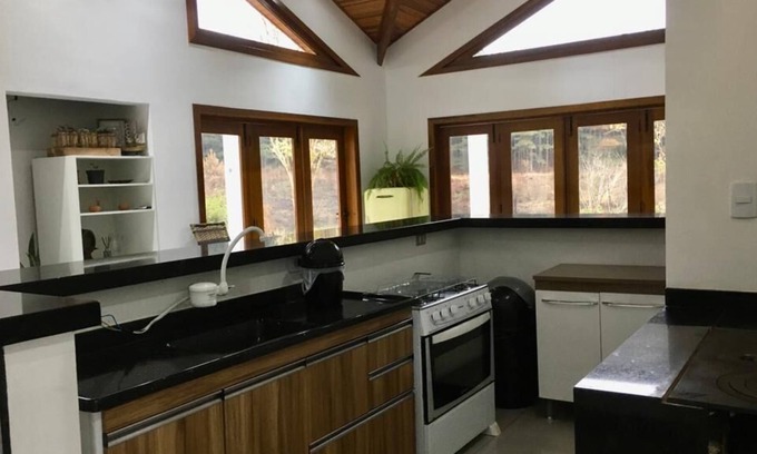 Jaguariaiva Cottage | Country house with heated pool overlooking the river