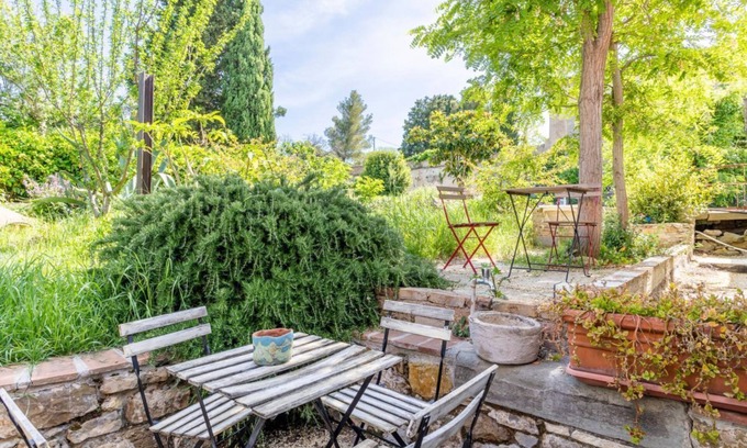 Livorno House | Cozy Country House with Garden and Private Parking Await