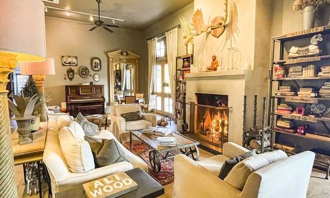 Twisp House | Idyllic Country House with Pool & Hot Tub by the River