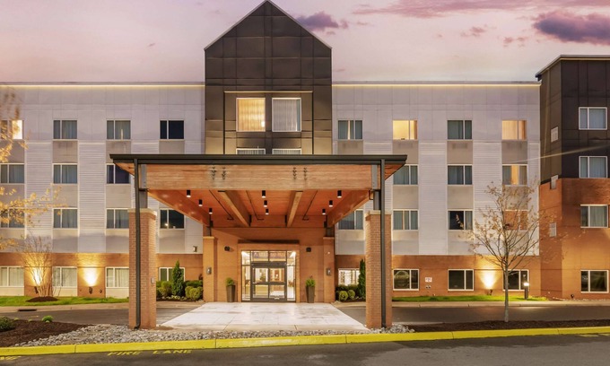 Charlottesville Hotel | Family-Friendly Comfort at Country Inn & Suites, UVA
