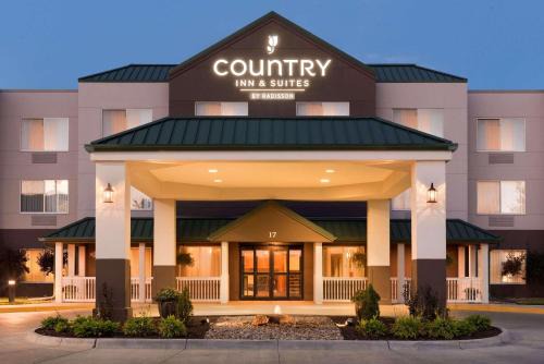 Council Bluffs Hotel | Comfortable Stay at Country Inn & Suites, Council Bluffs