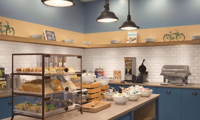 St. Charles Hotel | Guest Rated 9.4: Country Inn & Suites with Pool & Breakfast
