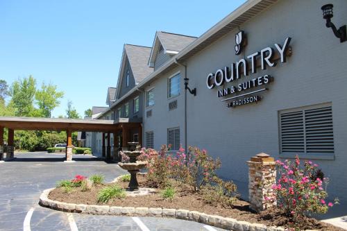 Toddville Road Hotel | Family-Friendly Getaway at Country Inn & Suites Charlotte