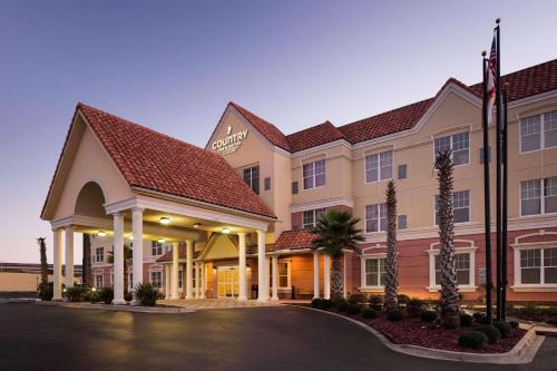 Crestview Hotel | Comfortable Stay at Country Inn & Suites, Crestview, FL