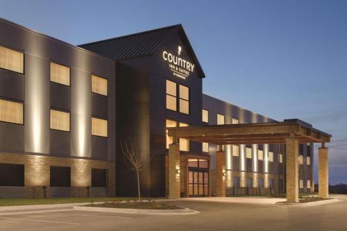 Lawrence Hotel | Relaxing Retreat at Country Inn & Suites, Lawrence, KS