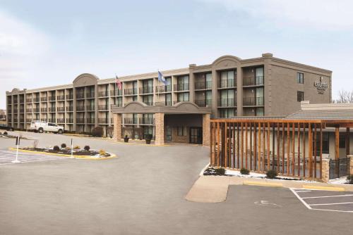 Erlanger Hotel | Pet-Friendly Retreat at Country Inn & Suites, Erlanger