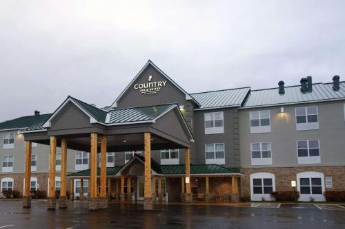 Houghton Hotel | Pet-Friendly Retreat at Country Inn & Suites, Houghton