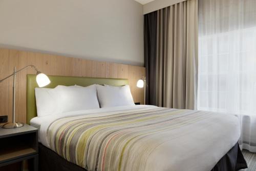 Jackson Hotel | Comfortable Country Inn & Suites in Jackson, TN