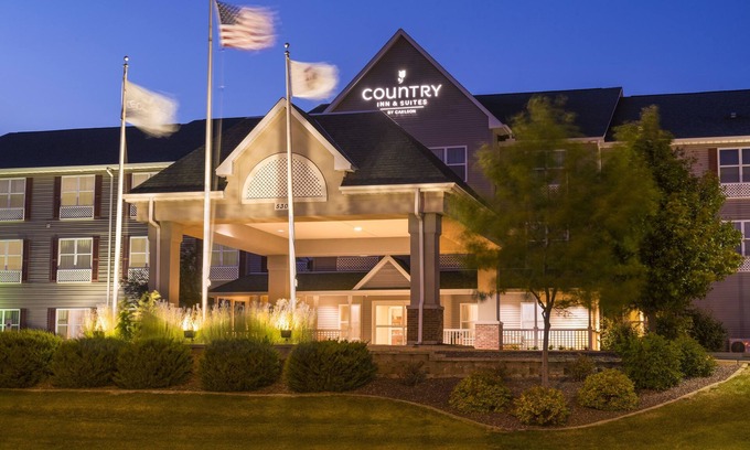 Orange Prairie Hotel | Relax at Country Inn & Suites, Peoria North with Pool Access