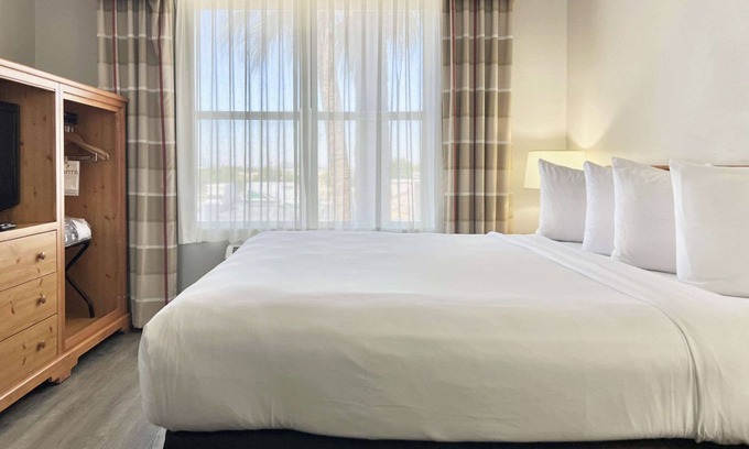 Tucson Hotel | Relax at Country Inn & Suites near Tucson Airport, AZ