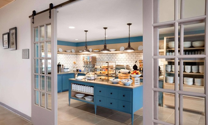 Enid Hotel | Welcoming Country Inn & Suites: Pool, Spa & Breakfast Await