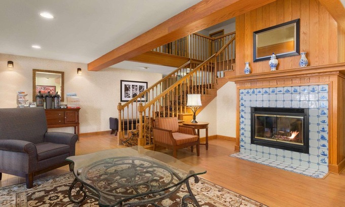 Holland Hotel | Relaxing Retreat at Country Inn & Suites, Holland, MI
