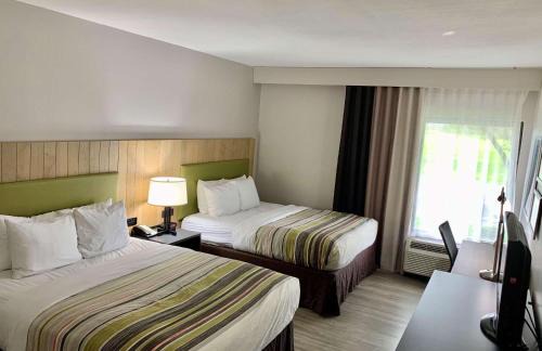 Milan Hotel | Pet Friendly Retreat at Country Inn & Suites, Sandusky South
